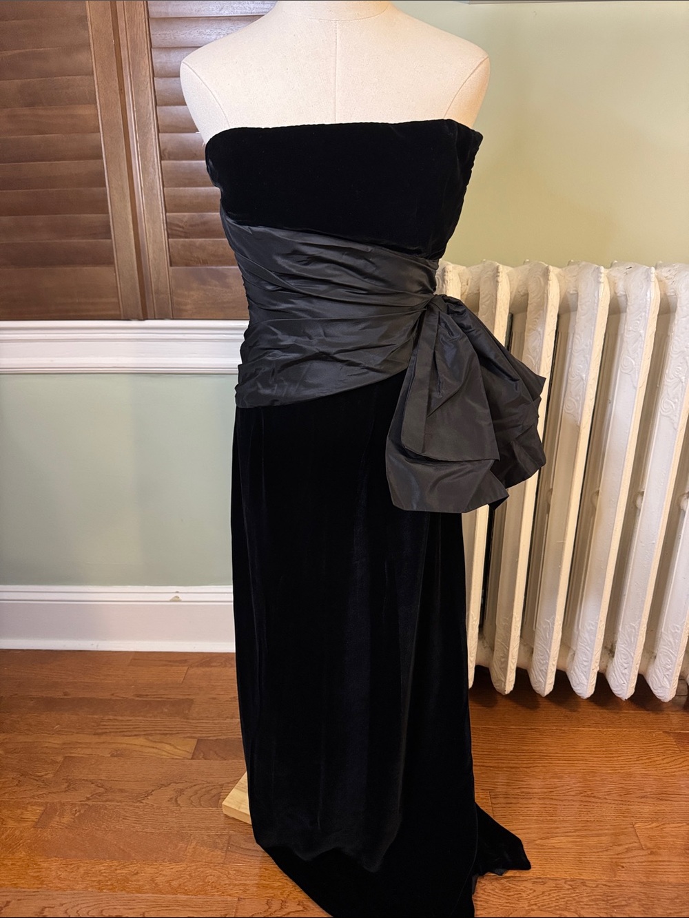 Vintage Black Strapless Velvet Gown with bow